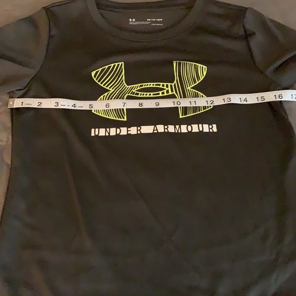 NWOT. UA tee. - Picture 3 of 5